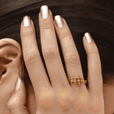 Pyxis | Anel Slim Constelação Ouro Amarelo 19.2Kt e Diamantes (ou Safiras Brancas)